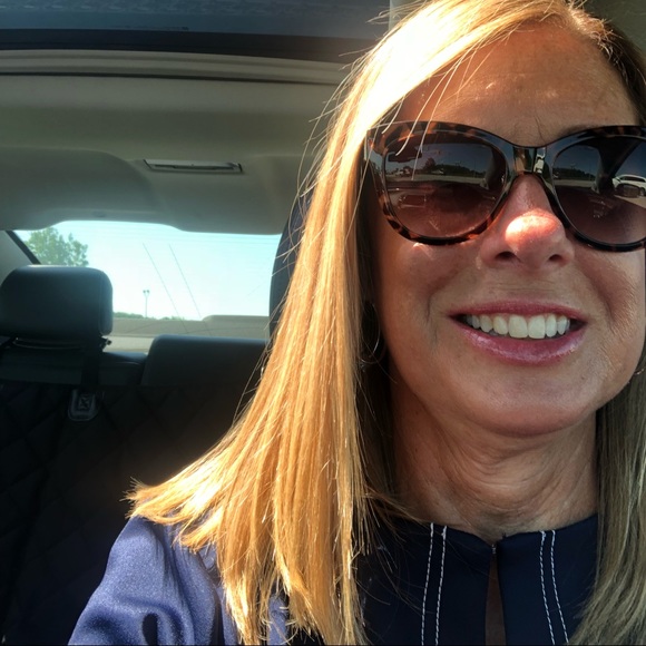 Meet your Posher, Tressa - Picture 2 of 2